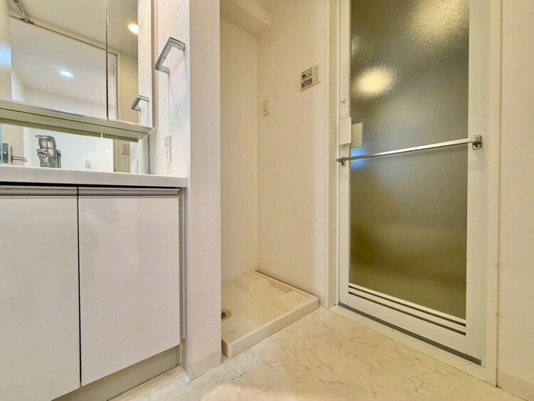 その他 十分な広さの脱衣所。