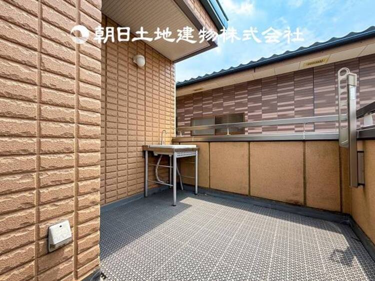 バルコニー 【バルコニー】太陽に愛された家。陽当り・通風に優れた魅力的で快適さを追求した住宅です。