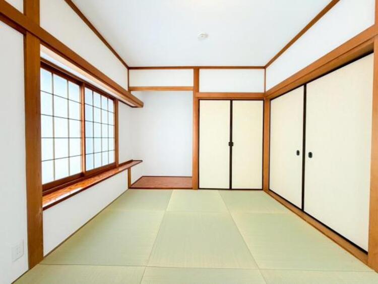 内装 【隣接した和室】お昼寝スペース、洗濯物をたたむスペースなどにも使え、来客時の客間としても適しています。小さなお子様がいるご家庭は床面が柔らかいので遊び部屋として安心できます。