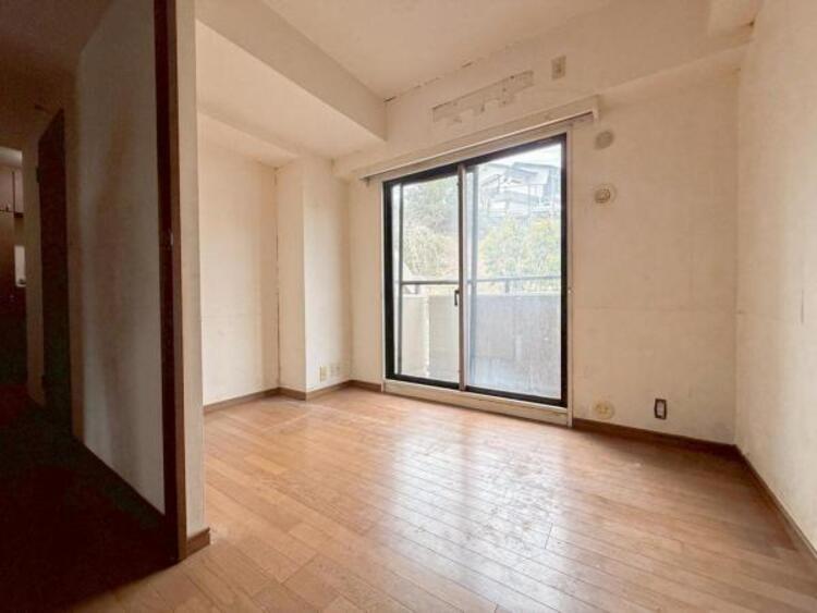 内装 自分の時間を充実させながら心豊かにできるプライベート空間！！穏やかな寛ぎを届ける仕様のゆとりある居室。個室のお部屋が欲しいという要望に応える設計で、過ごす時間が長くてもゆったり落ち着いて過ごせそう！！ 