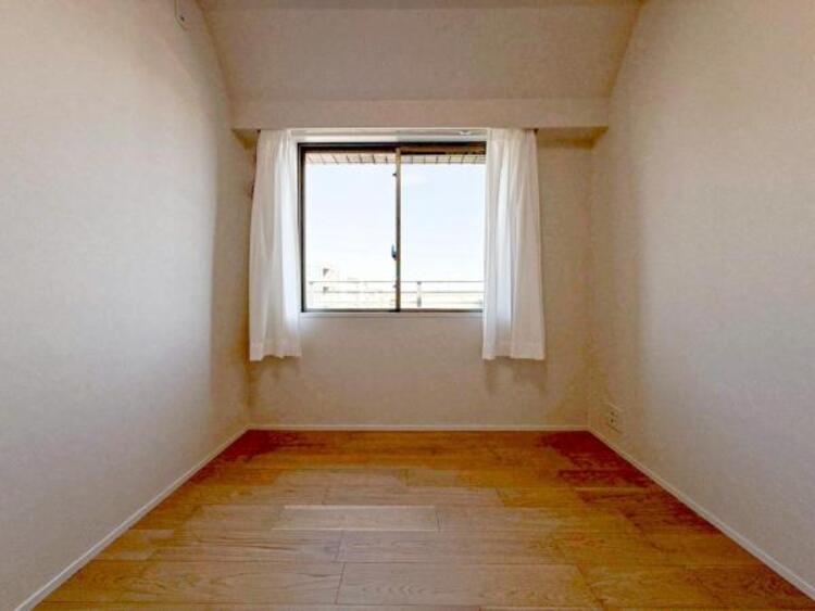 内装 自分の時間を充実させながら心豊かにできるプライベート空間！！穏やかな寛ぎを届ける仕様のゆとりある居室。個室のお部屋が欲しいという要望に応える設計で、過ごす時間が長くてもゆったり落ち着いて過ごせそう！！ 