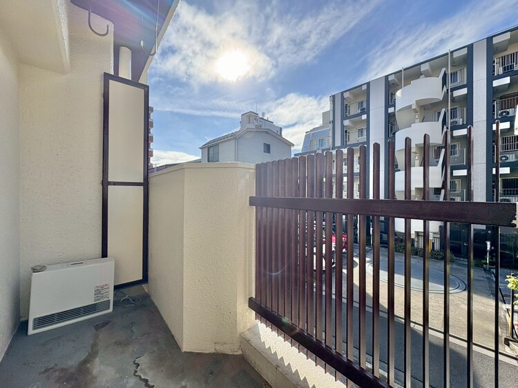 バルコニー 暮らしの中で、光と風を演出してくれるバルコニー。