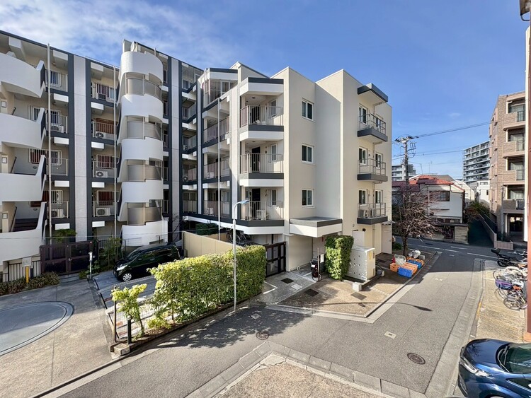 バルコニー 頬をなでる、優しい風を感じることが出来ます。