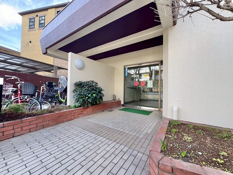 エントランス 外と内をつなぐエントランスは、まさに顔となる場所。