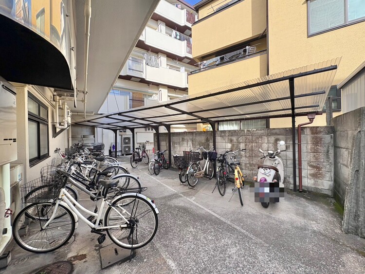 その他 きちんと整備された駐輪場。住む方の心遣いが感じられます。