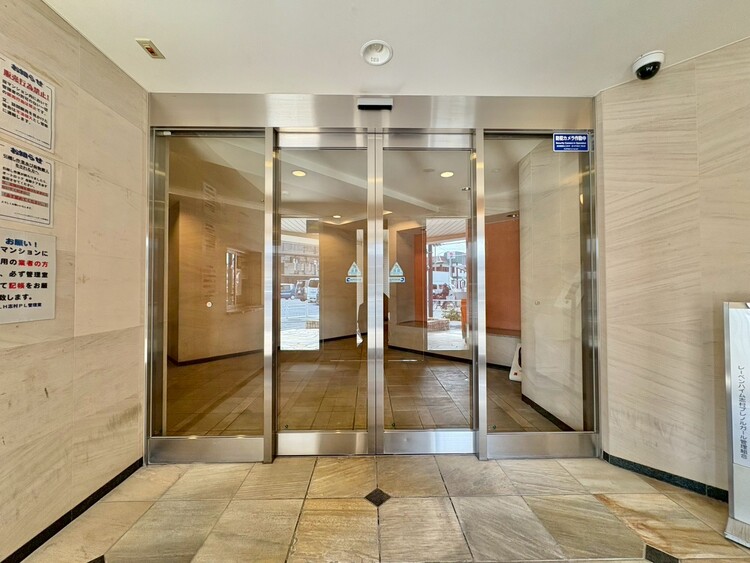 エントランス エントランス内部は、管理が行き届き清潔な共有スペースとなっています。