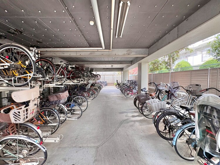 その他 きちんと整備された駐輪場。住む方の心遣いが感じられます。
