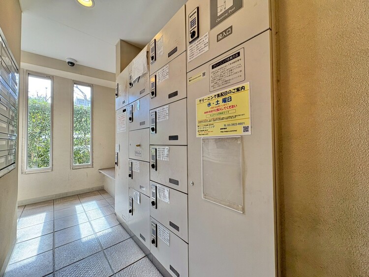 設備 共用部分の宅配ボックスです。留守中の荷物受け取りもできるので、安心して外出ができますね。