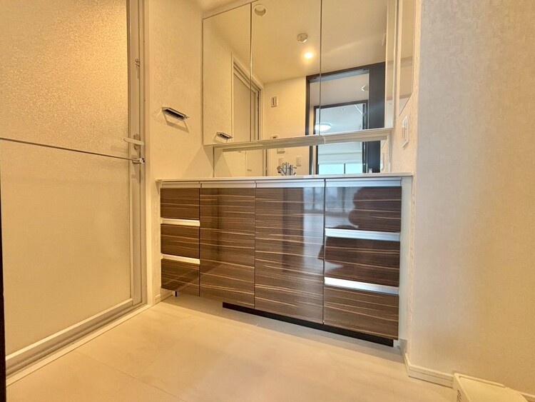 その他 十分な広さの脱衣所。