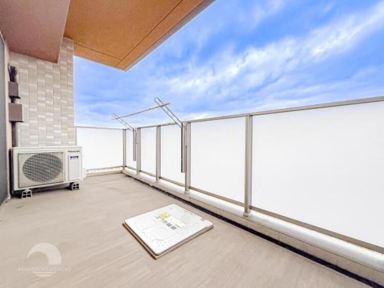 バルコニー 太陽の光と爽やかな風を受けられるバルコニーです。太陽の匂いを感じられそうです！