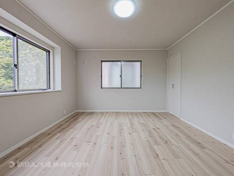 内装 居室はひとり時間を過ごせる安らげるお部屋として活用できます！収納スペースあり！荷物が多くても十分！！ベッドや勉強机、テレビなどを置きたい場合におすすめ！！過ごす時間が長くてもゆったり過ごせそうですね！