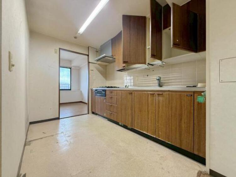 キッチン 【キッチン】広く取られたキッチンスペースはとても便利です。