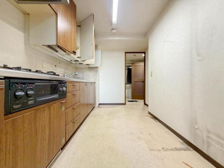 キッチン 【キッチン】広く取られたキッチンスペースはとても便利です。