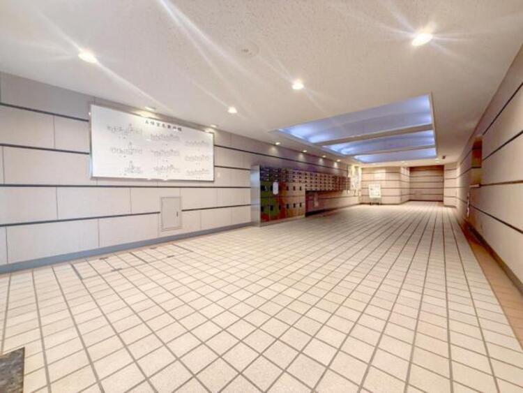 エントランス 【エントランス】重厚感の溢れるエントランスはマンションの顔！帰宅時、来客時に誇れる空間を演出します！ 