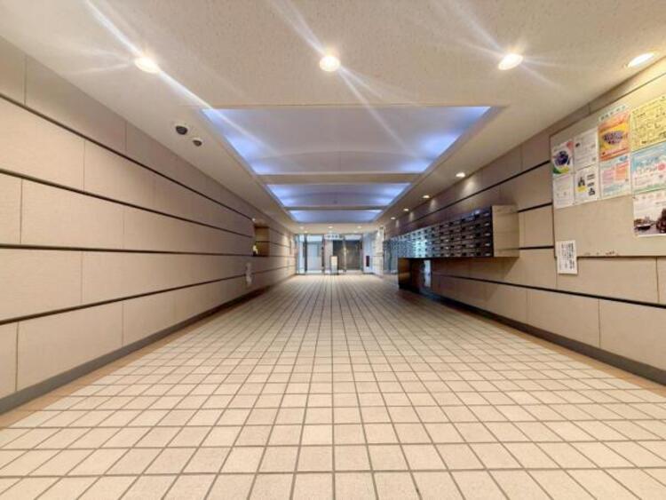 エントランス 【エントランス】重厚感の溢れるエントランスはマンションの顔！帰宅時、来客時に誇れる空間を演出します！ 