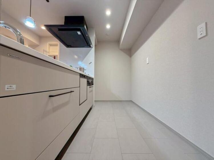 キッチン 【キッチン】リビングダイニングが見渡せるカウンターキッチン！　お料理をする人も開放感が心地いいです。 