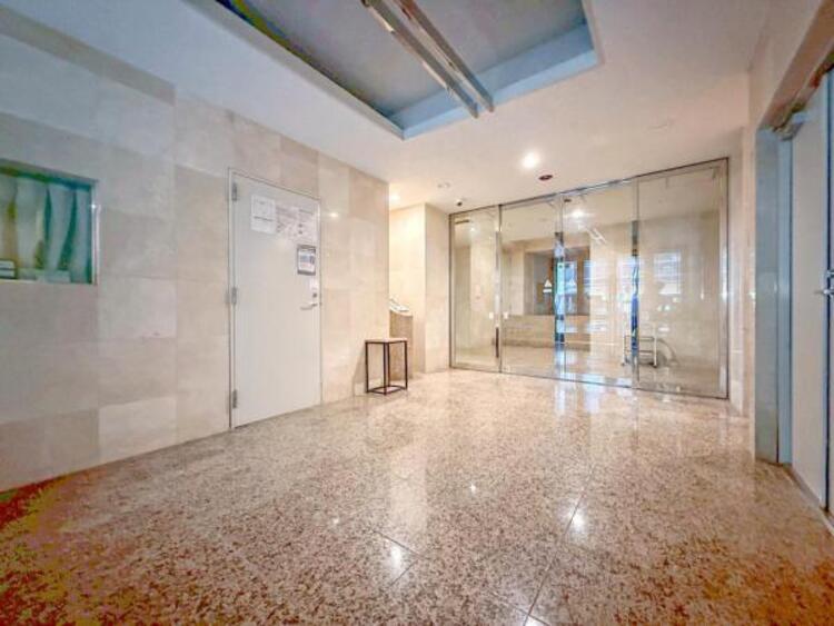 エントランス 【エントランス】重厚感の溢れるエントランスはマンションの顔！帰宅時、来客時に誇れる空間を演出します！ 