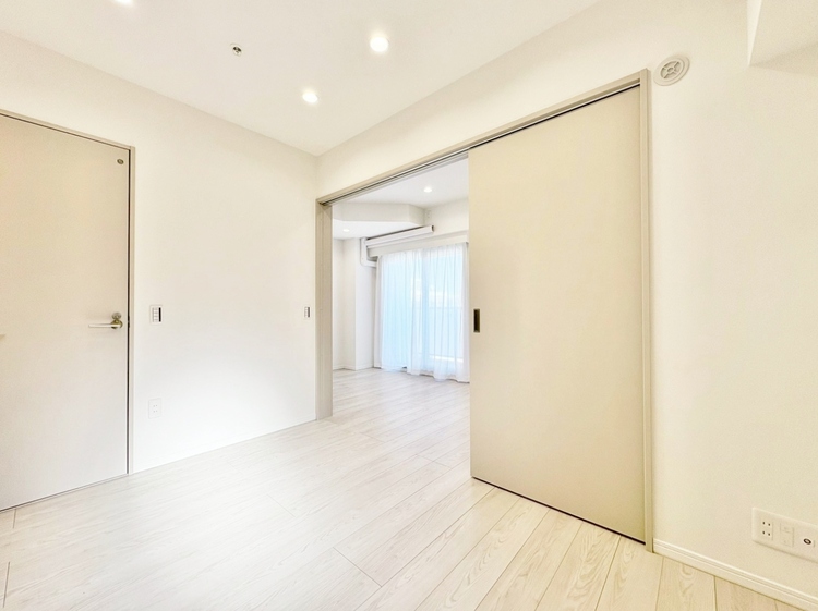 居間 居心地の良い空気感は、暮らしのステージを彩り、心からのやすらぎと満足感を与えてくれます。