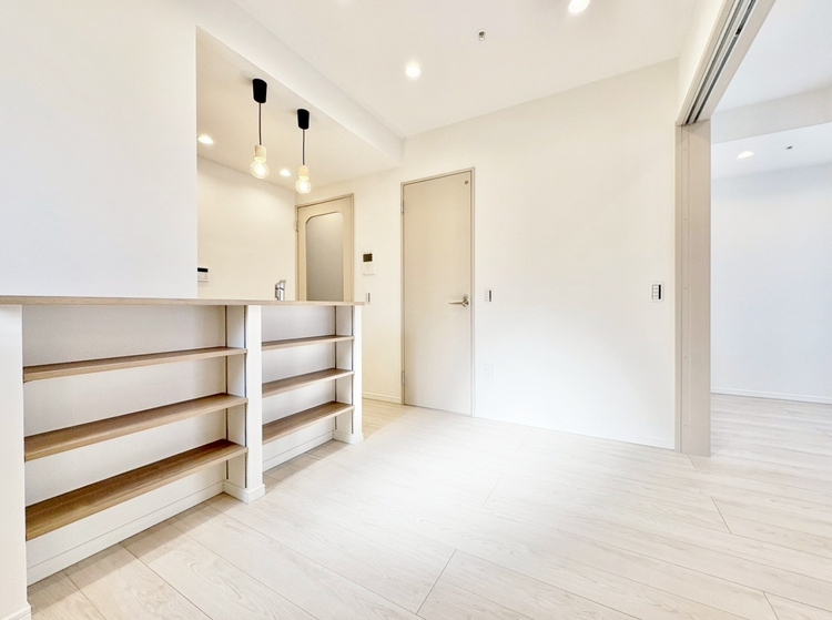 居間 飾り過ぎないシンプルな内装と偏り過ぎないデザインで統一しました。