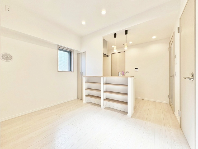 居間 快適に過ごす毎日を求めて、暮らしの中でご自身の「マイホーム」に創り上げてください。