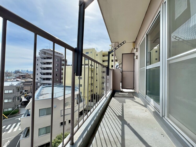 バルコニー 暮らしの中で、光と風を演出してくれるバルコニー。