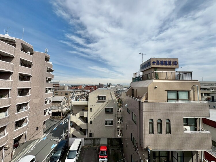 バルコニー 頬をなでる、優しい風を感じることが出来ます。