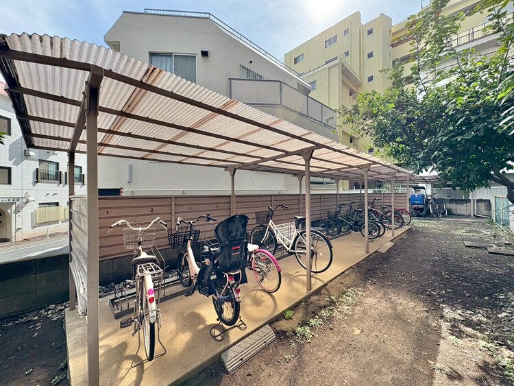 その他 きちんと整備された駐輪場。住む方の心遣いが感じられます。