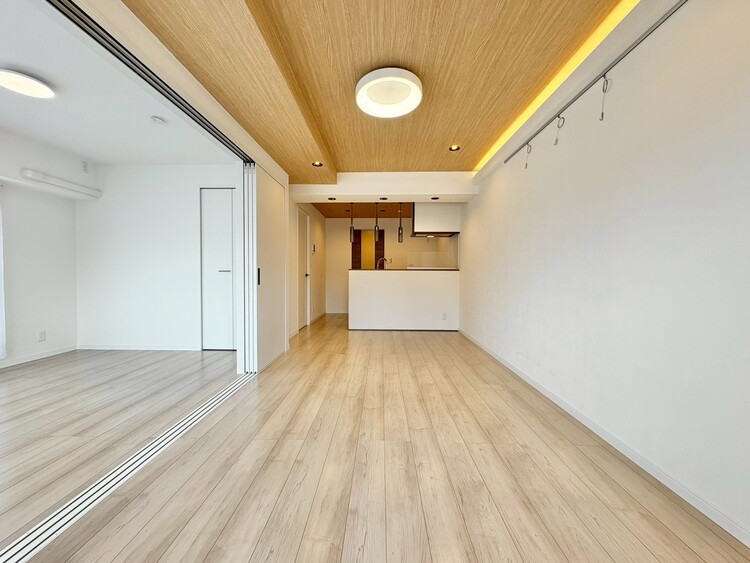 居間 飾り過ぎないシンプルな内装と偏り過ぎないデザインで統一しました。