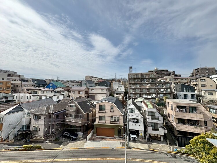 バルコニー 頬をなでる、優しい風を感じることが出来ます。