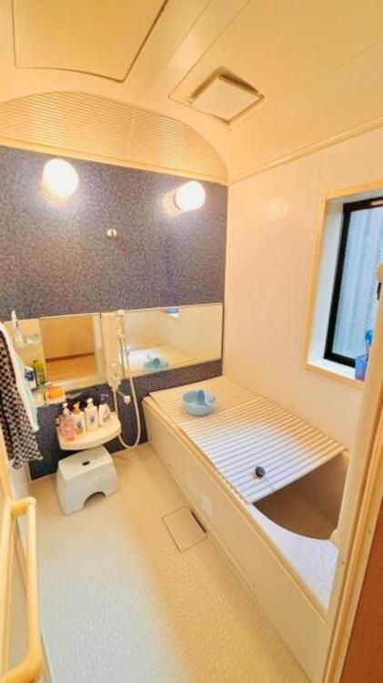 風呂 一日の疲れを癒す1坪サイズのバスルーム。足を伸ばしてゆったりと入浴できます。