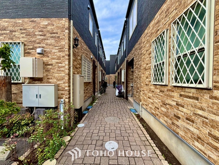 外観 ◆子供部屋◆冷涼な風、そよぐリビング。だんらんの場所はここから始まり、ここで終わる。家族の笑顔が集う素敵な場所だから、こだわり抜いた思いが詰まっているのだと思う。