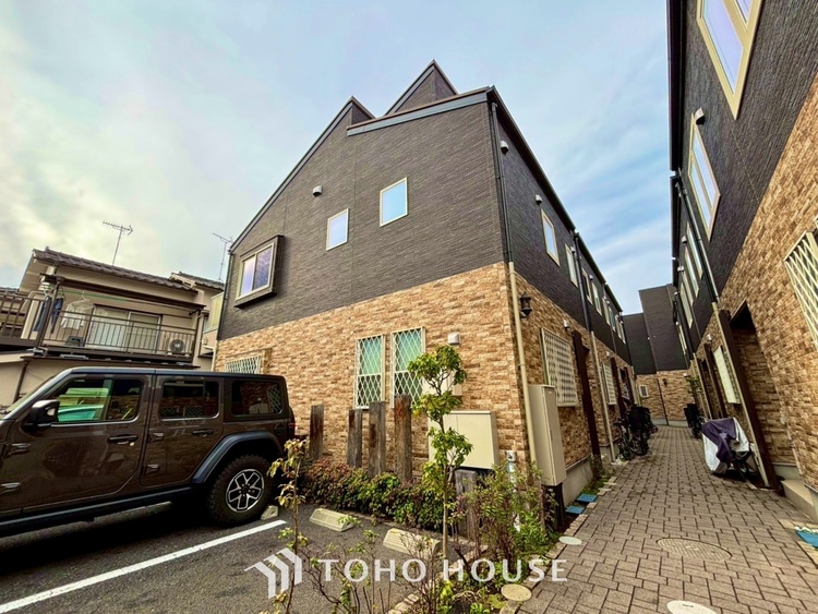 外観 ◆今宵の食卓◆ダウンライトに反射するグラスを眺めながらワインを注ぐ。トクトクと心地いい音をさせながら、フランスの古城を思わせる薫りがたちこめ、とても幸せな時を過ごせる。