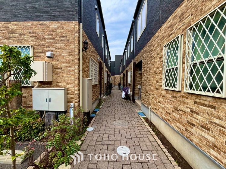 外観 ◆今宵の食卓◆ダウンライトに反射するグラスを眺めながらワインを注ぐ。トクトクと心地いい音をさせながら、フランスの古城を思わせる薫りがたちこめ、とても幸せな時を過ごせる。