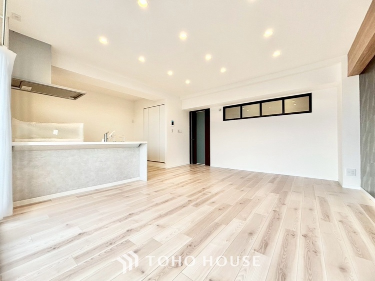 内装 ◆ここに在る◆事も無げに美しく、伝えるには筆舌に尽くし難い。豪華絢爛や華美と言う事ではなく、住まう者にとって暮らし易く心地がいいと言う美しさがこの住まいには込められている。