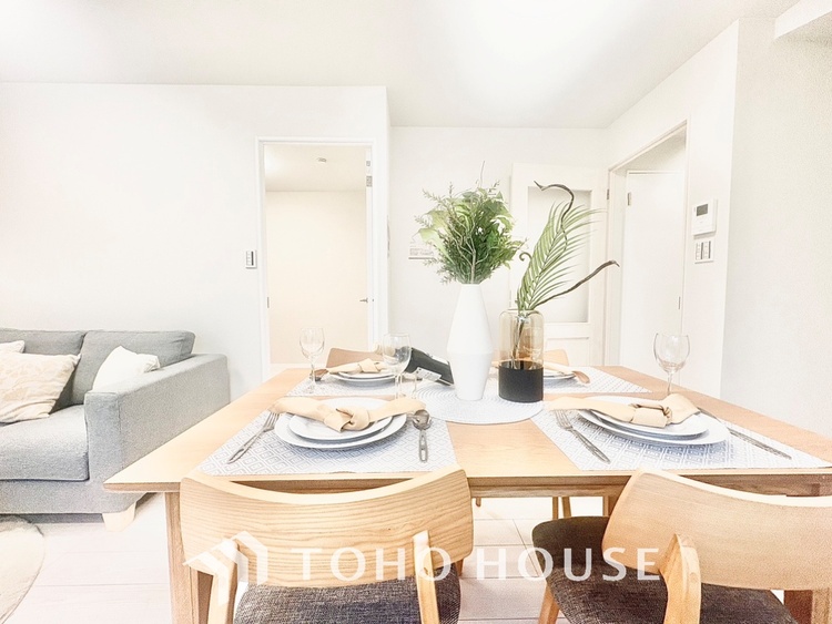 内装 【LIVING】◆眩い◆光が燦々と入り、家族の笑顔を照らす。「いつまでも続いて」と願う夢のような毎日がここにある。