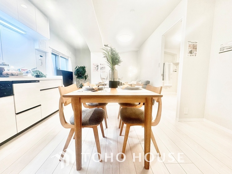 内装 【LIVING】◆Sunshine◆光が燦々と入り、いるだけで気持ちいい。「開放的でゆとりあるお部屋です。」