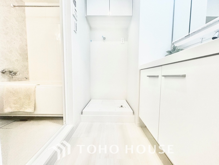 洗面 【WASHROOM】◆快適◆煌びやかな暮らしの中にも忘れたくない快適さ。大きな収納が助けてくれます。