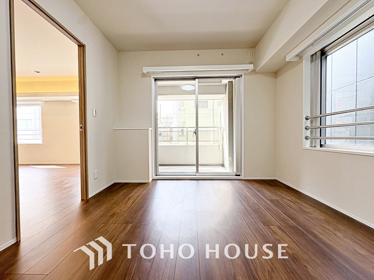 内装 【ROOM】感性を育むプライベートルームはシンプルでスマートな空間。好みの空間で読書をしたり、音楽を聞いたりと一人の時間も充実したものにできます。