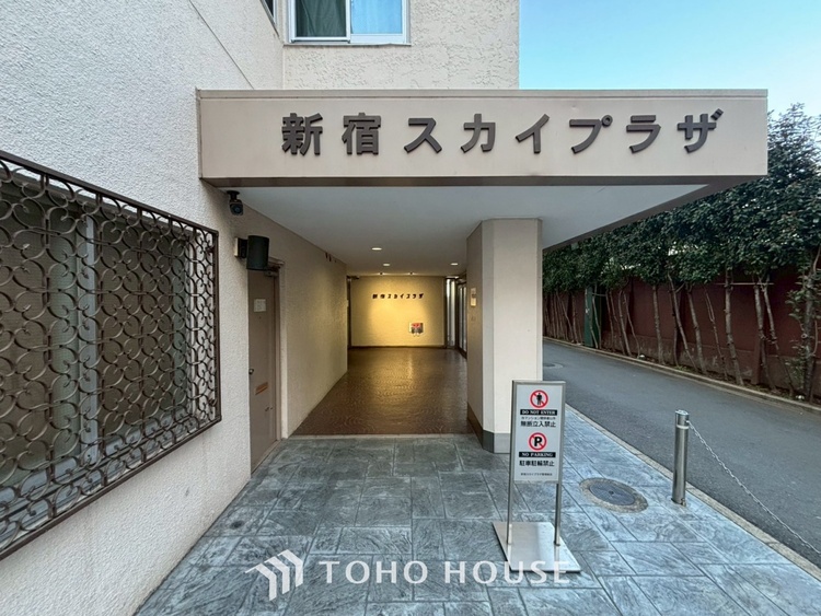 外観 ◆今宵の食卓◆ダウンライトに反射するグラスを眺めながらワインを注ぐ。トクトクと心地いい音をさせながら、フランスの古城を思わせる薫りがたちこめ、とても幸せな時を過ごせる。