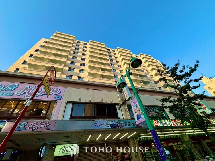 外観 ◆窓を開けると◆冷涼な風、そよぐリビング。だんらんの場所はここから始まり、ここで終わる。家族の笑顔が集う素敵な場所だから、こだわり抜いた思いが詰まっているのだと思う。