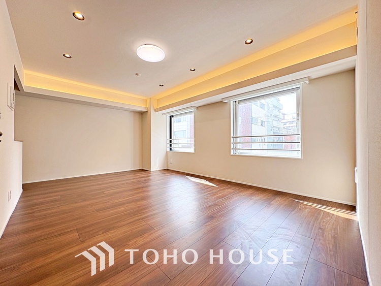 内装 ここはみんなが集い、食事と楽しい会話が始まる場所。話に夢中になりすぎて、ついつい時を忘れ、夜半過ぎになってしまう。そんな束の間の幸せを感じさせてくれます。