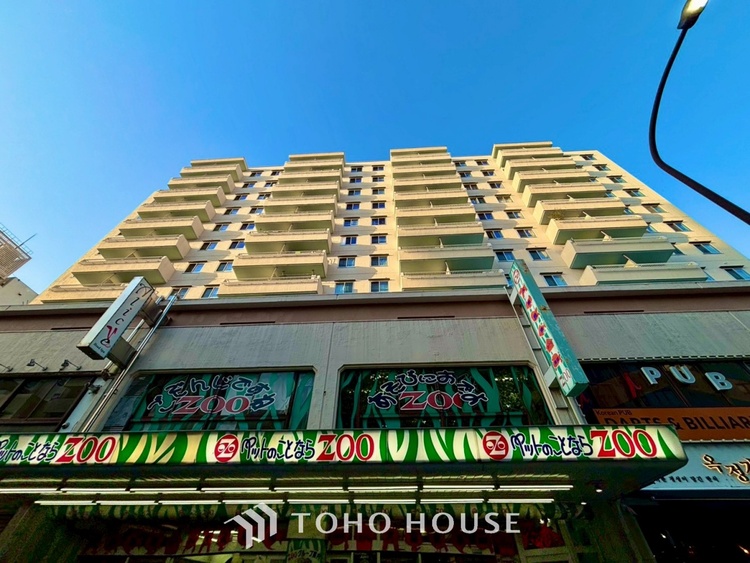 外観 ◆リビング◆そこには目を輝かせ笑顔で見つめてくれる君がいて、「おかえり」の言葉がこだまする。何気ない日々の挨拶は僕にとっては幸せで、同時に君の瞳にも恋している。