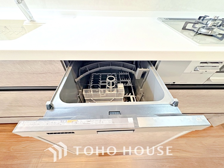 キッチン 広々としたキッチンのシンクは、料理の準備と片付けを楽にし、使いやすさを最大限に引き立てます。