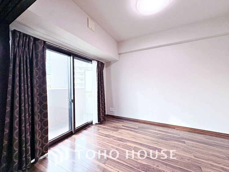 内装 【ROOM】感性を育むプライベートルームはシンプルでスマートな空間。好みの空間で読書をしたり、音楽を聞いたりと一人の時間も充実したものにできます。