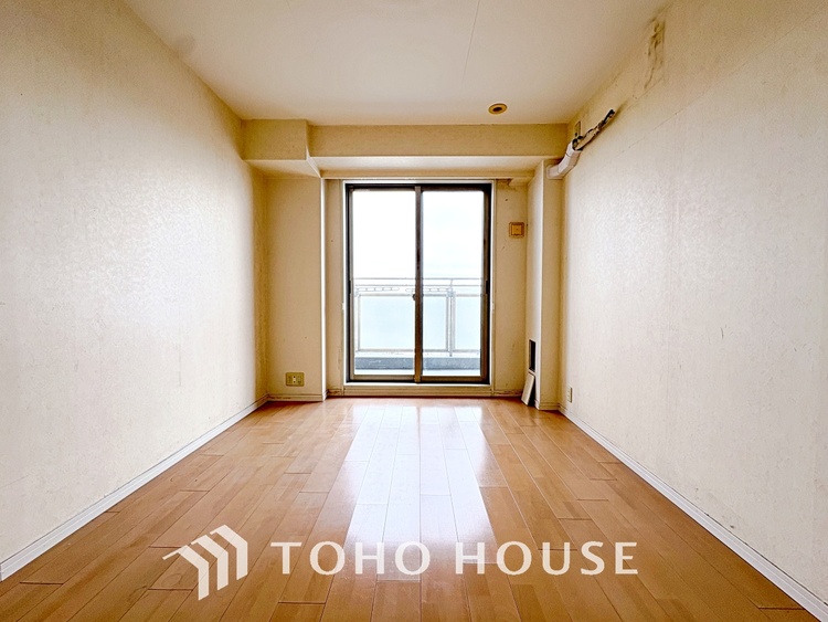 内装 【ROOM】感性を育むプライベートルームはシンプルでスマートな空間。好みの空間で読書をしたり、音楽を聞いたりと一人の時間も充実したものにできます。