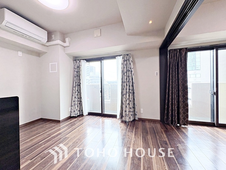 内装 使いやすく、明るい洋室に仕上がります。子供部屋や趣味のお部屋にご利用できます。ご自身で家具などを配置し、素敵な空間を創り上げられます。