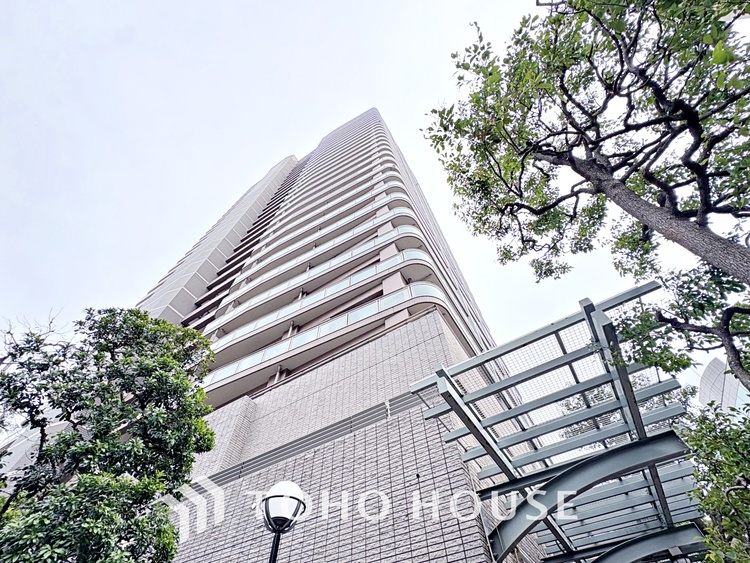 外観 漂う上質な空気感、マンションに入れば「おかえりなさい」と笑顔で迎えてくれるエントランス。最良の心配りを感じるマンションでした。