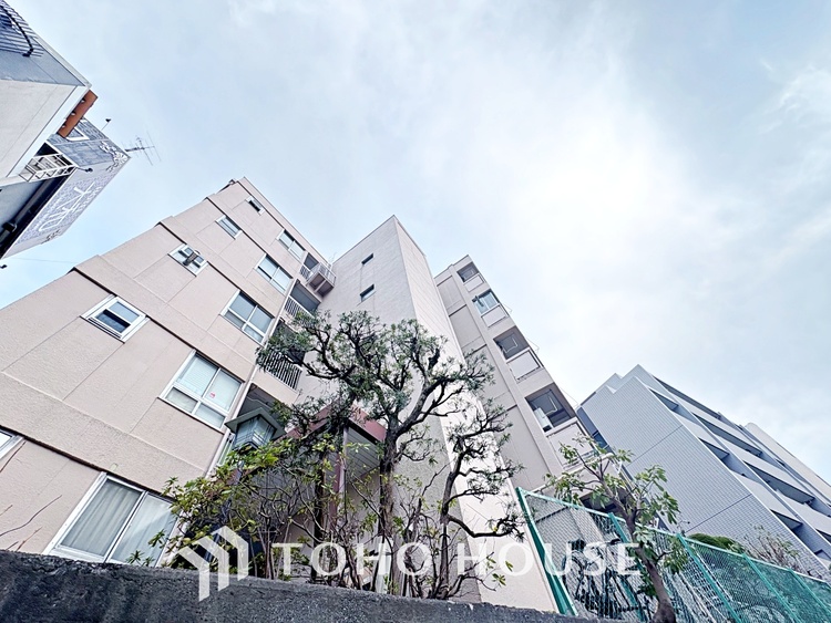 外観 漂う上質な空気感、マンションに入れば「おかえりなさい」と笑顔で迎えてくれるエントランス。最良の心配りを感じるマンションでした。