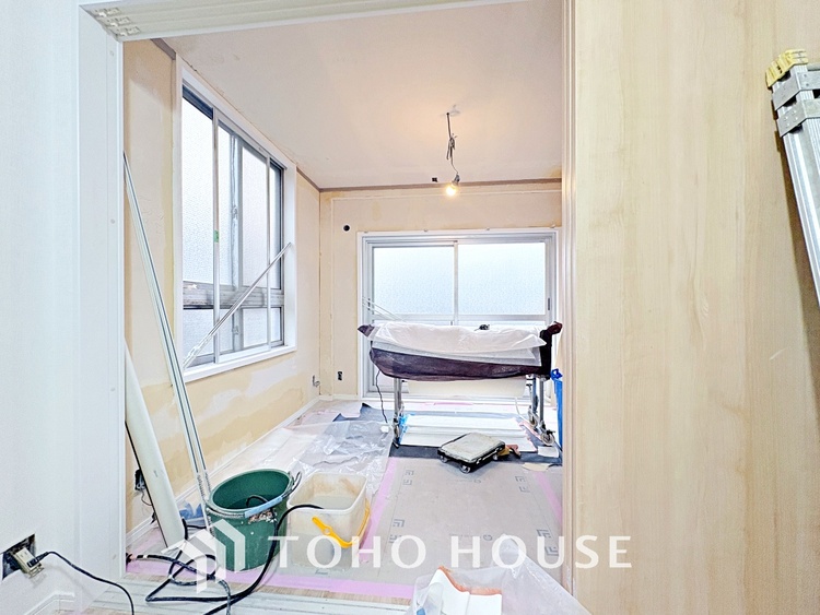 その他 手元の収納から、足元の収納までが全てスライド式で、奥のスペースまで有効に活用できます。奥まで上から見渡せるので、たまにしか使わない調理器具もサッと取出せます。