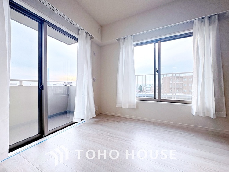 内装 使いやすく、明るい洋室に仕上がります。子供部屋や趣味のお部屋にご利用できます。ご自身で家具などを配置し、素敵な空間を創り上げられます。